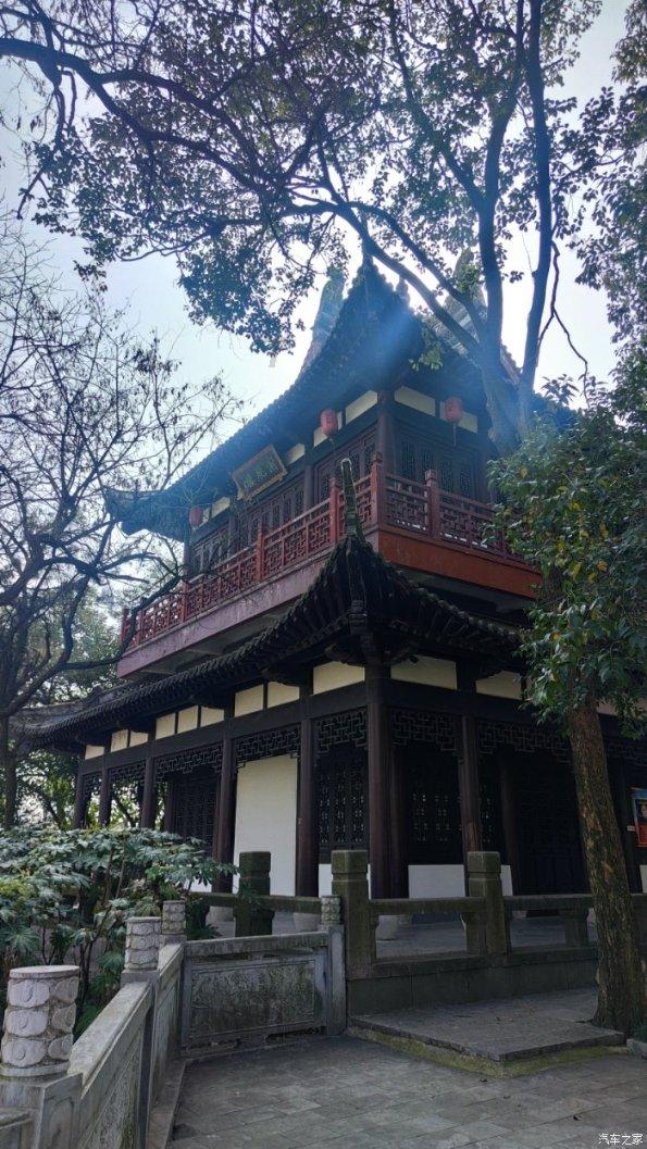 南京“水果年货”甜蜜热销,车厘子、草莓降价明显